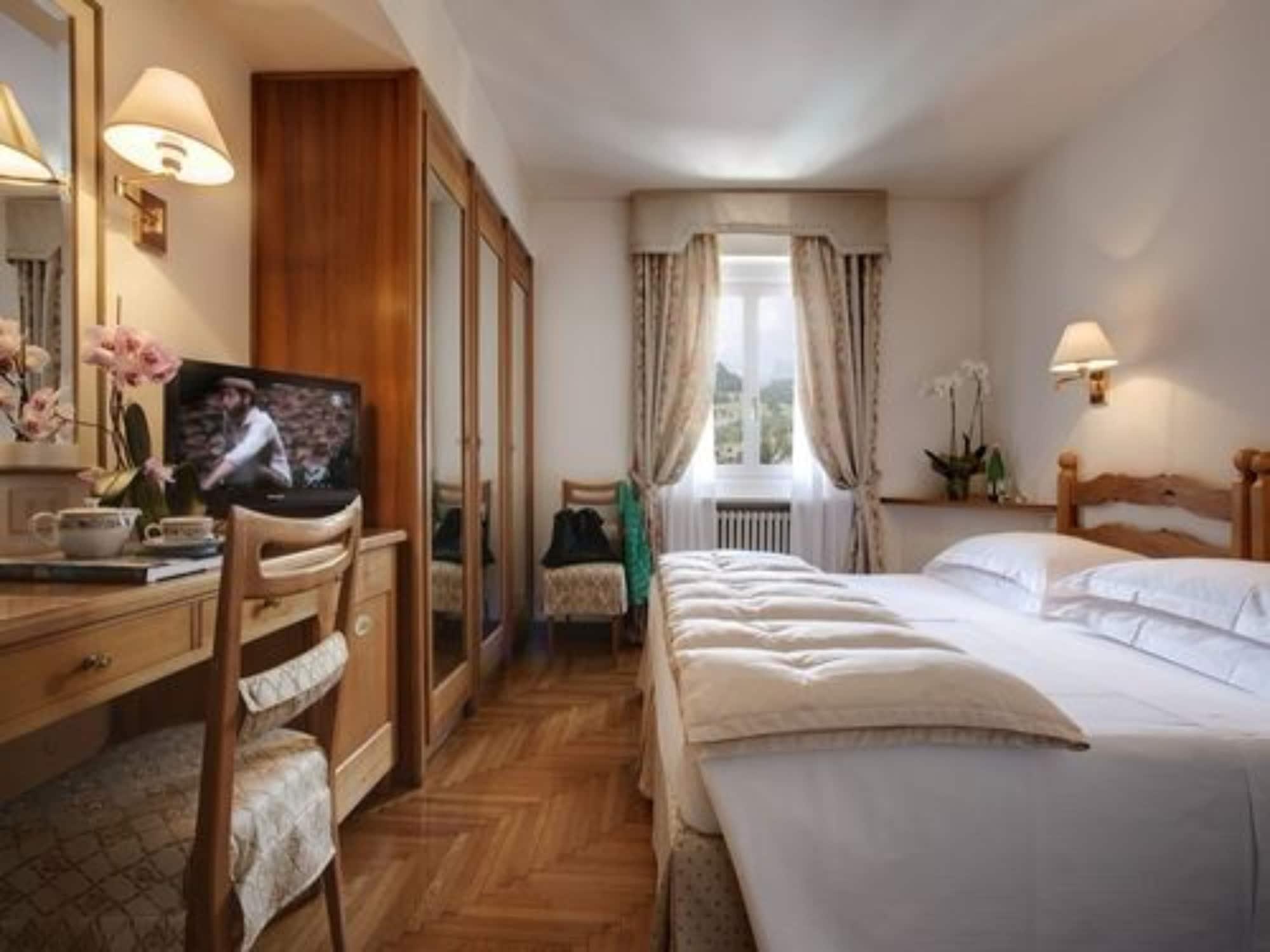 Hotel De La Poste Cortina d'Ampezzo Ngoại thất bức ảnh